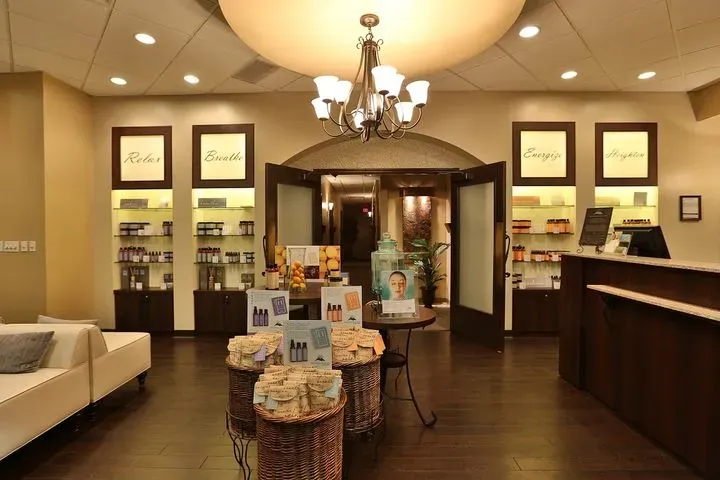 https://cdn.salonspotlight.com/photos/ogjT0D9QCJPi8Ol0BThM/dbc3cb44-7cb1-46c9-845f-b2b2c50a0755_720x720