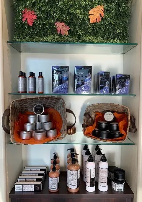 https://cdn.salonspotlight.com/photos/ogjT0D9QCJPi8Ol0BThM/ee8651bd-f95e-43bc-b3bd-8cf459417ac8_720x720