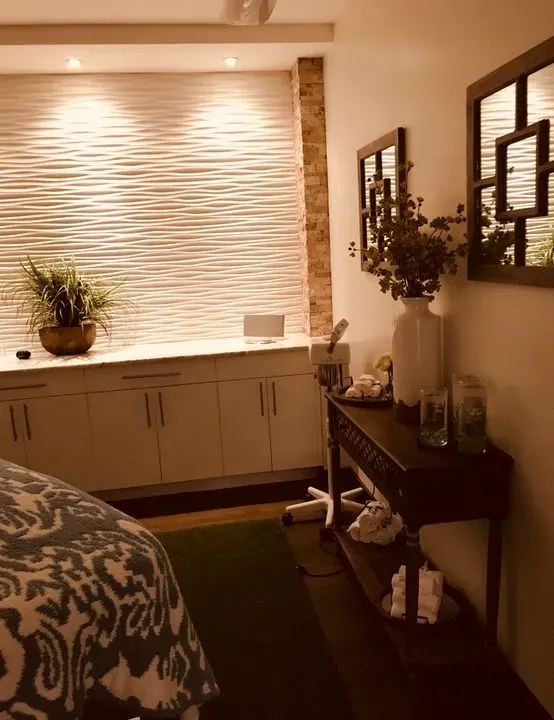 https://cdn.salonspotlight.com/photos/ohvxjJkg6cU4EbmEc0zi/04398dff-6e5d-4240-ad9e-8d1d08b6d5fc_720x720