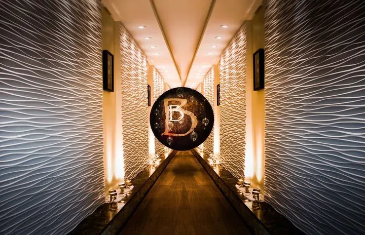 https://cdn.salonspotlight.com/photos/ohvxjJkg6cU4EbmEc0zi/8bcd05a7-1878-4439-bbb7-906907e8664f_720x720