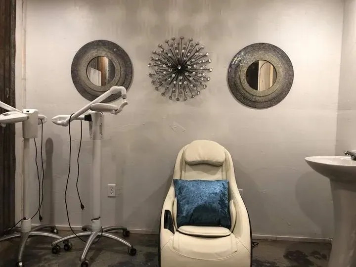 https://cdn.salonspotlight.com/photos/okIYqhHeOepaUs4Hv15E/a93af52d-780d-4ed2-b26c-21497a4249c1_720x720