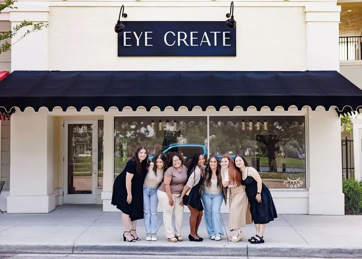 https://cdn.salonspotlight.com/photos/ol1XYwXcHLxLIoPdjUZR/31171db4-fe4c-476a-b983-7183307b4bd4_720x720