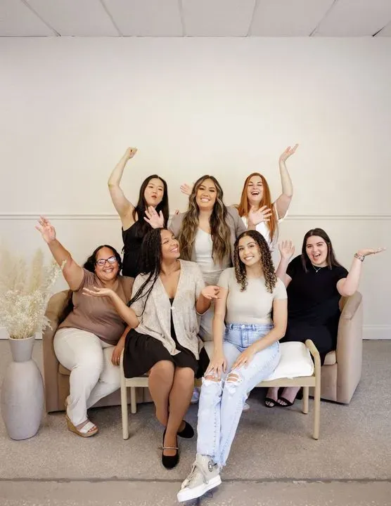 https://cdn.salonspotlight.com/photos/ol1XYwXcHLxLIoPdjUZR/368ca24c-68ac-431d-a631-34cbebe31435_720x720