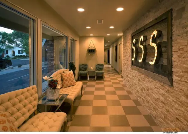 https://cdn.salonspotlight.com/photos/omw9zFVVjfOz8oqOfulc/bb214936-143b-4800-aa57-c2f75e3ca432_720x720