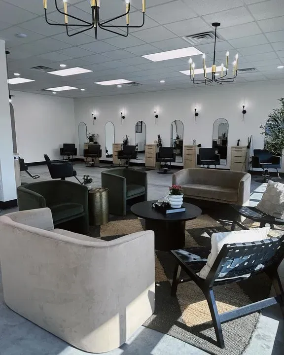 https://cdn.salonspotlight.com/photos/ooCEN0nkMPjVAr5k9O6K/e16ea2e7-88e0-4ce8-bd39-76a8da6eb054_720x720