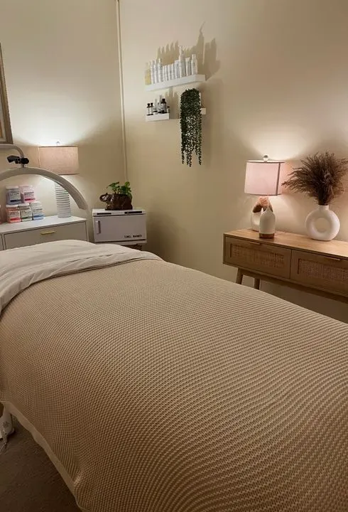 https://cdn.salonspotlight.com/photos/oqJApqKdHTX8v7zbPu2d/dc56446c-d884-4626-b0d0-214ec0eff4a7_720x720
