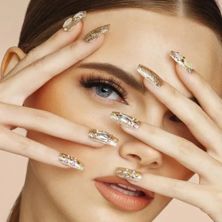 https://cdn.salonspotlight.com/photos/oqdFoAoisiXrlFr8QW1J/4ab66f3f-ae25-40af-bd7b-29c7dc9be2c2_720x720