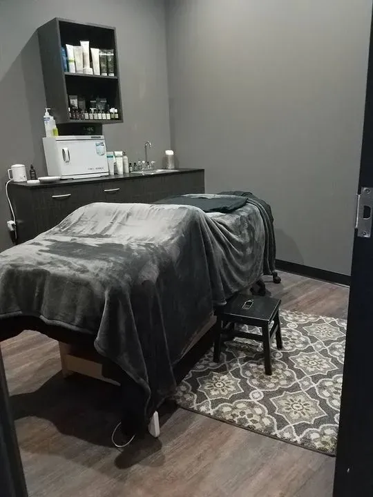 https://cdn.salonspotlight.com/photos/otgOG3DZhvultoho2uRH/09a8cb36-a77c-4ce8-be8d-7a4a8d733d51_720x720