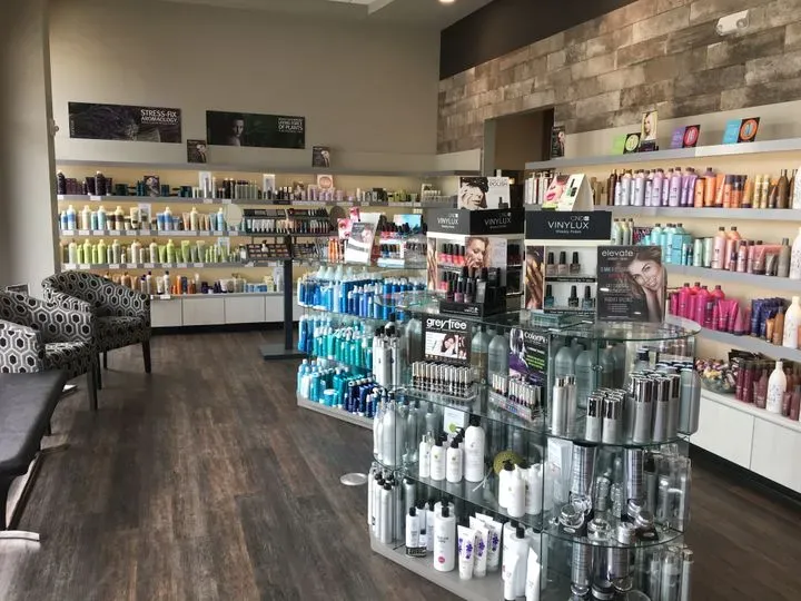 https://cdn.salonspotlight.com/photos/otgOG3DZhvultoho2uRH/971cfa5f-ad26-416d-ba08-602868d57b94_720x720