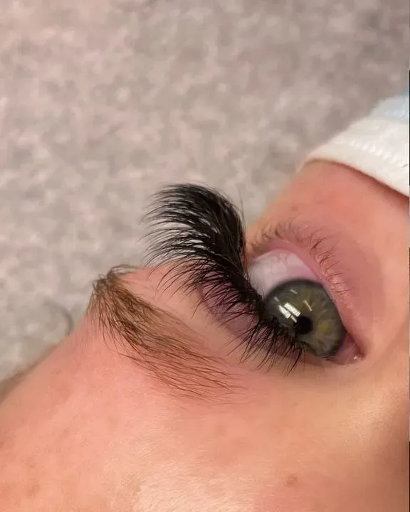 https://cdn.salonspotlight.com/photos/ottbhiChWTuiDlumesaH/15c5a155-5a12-4e29-8354-1e7c09767a6a_720x720