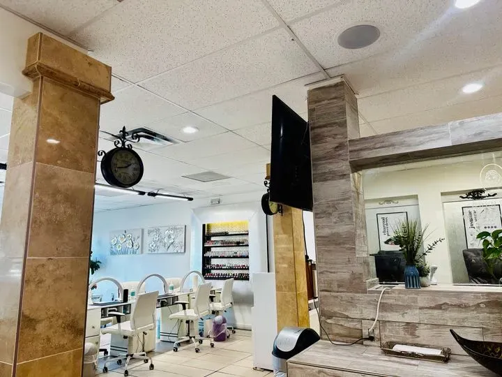 https://cdn.salonspotlight.com/photos/ouYJVqKEMjFV0WAgyZj9/236302cd-c2e7-4dfe-aae9-9edbed868487_720x720