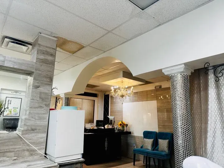 https://cdn.salonspotlight.com/photos/ouYJVqKEMjFV0WAgyZj9/c6b114bc-ff85-41a4-8d49-274f07ab39fd_720x720