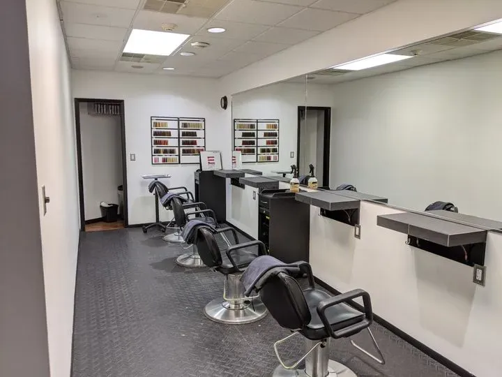 https://cdn.salonspotlight.com/photos/ouwmC6cFGp5vlks2zohZ/0e4743b3-b150-4bd9-98ed-1cba4abe97c4_720x720