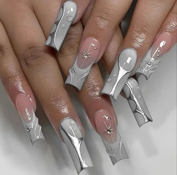 https://cdn.salonspotlight.com/photos/ovZVEaeqxe6cqY6BbKpn/947fd21b-2128-47f6-92e0-18858fe03cac_720x720