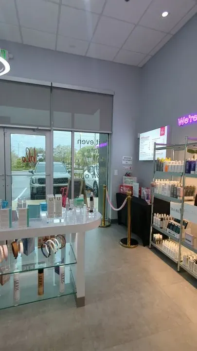 https://cdn.salonspotlight.com/photos/owXU1U1Qn6STK0aeSo14/9444dd71-001e-428a-9ebf-e7a1e1251d08_720x720