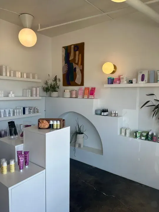 https://cdn.salonspotlight.com/photos/owdadROMw60Rjh3sJxAT/b409e4d0-bad9-48b4-b935-dfb9df347c11_720x720