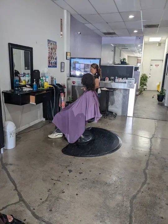 https://cdn.salonspotlight.com/photos/owsEudv3AZLco0umJ7AN/55ec5922-5b47-4af2-9f60-c9114d734472_720x720