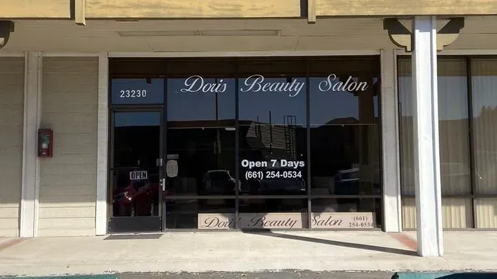 https://cdn.salonspotlight.com/photos/owsEudv3AZLco0umJ7AN/de2db36a-afdc-4515-8861-975ddf819fa3_720x720