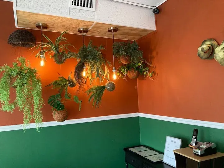 https://cdn.salonspotlight.com/photos/oxtuCX1XcQh1gwDwyQN0/8106a814-7dcf-4fd6-95ff-5465ba13d266_720x720