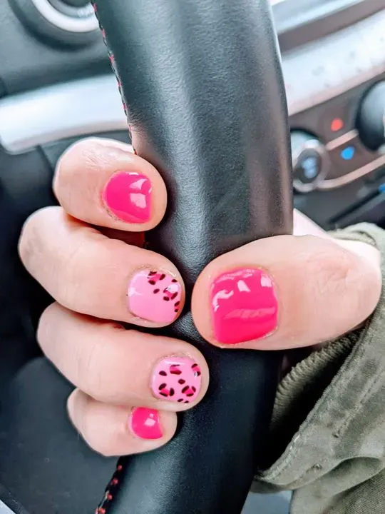 https://cdn.salonspotlight.com/photos/p0F8uA3uQtnXSgARNAcS/0d12d2c4-a7ea-4c3b-b390-6d490c9a4b20_720x720