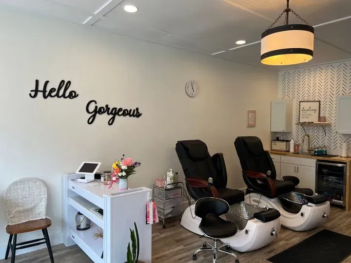 https://cdn.salonspotlight.com/photos/p0F8uA3uQtnXSgARNAcS/5374a806-8127-40ba-bf20-8aa31e44cc4a_720x720