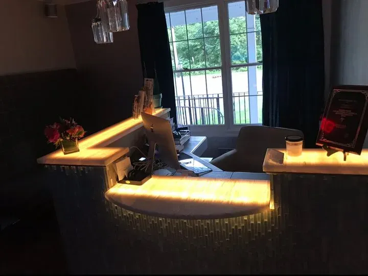 https://cdn.salonspotlight.com/photos/p1vrR1PPimV10qaCoHEp/cd466739-fcbb-401c-aa5b-b90228586f09_720x720