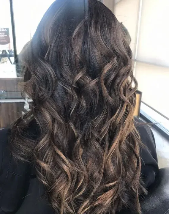 https://cdn.salonspotlight.com/photos/p2VuRNnV40kTEHlGPEX9/36827c4d-6126-4603-8cf8-4fec39a5e5d6_720x720