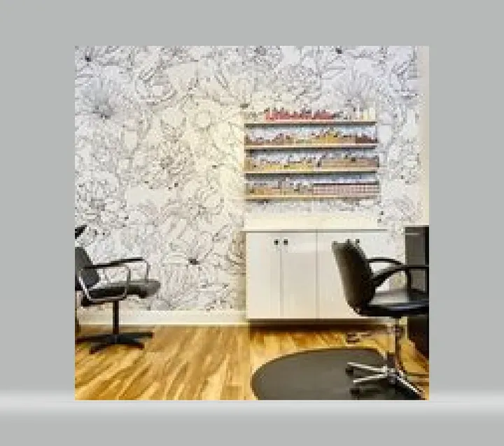 https://cdn.salonspotlight.com/photos/p3vBTFrowJw4USqlvRtb/26f89d9a-78bd-4aec-ac1f-e65652469485_720x720