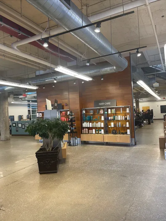 https://cdn.salonspotlight.com/photos/p4R55KQ9mhcimKdQXnAb/0340d17e-d29c-4503-861f-32367cf5695a_720x720