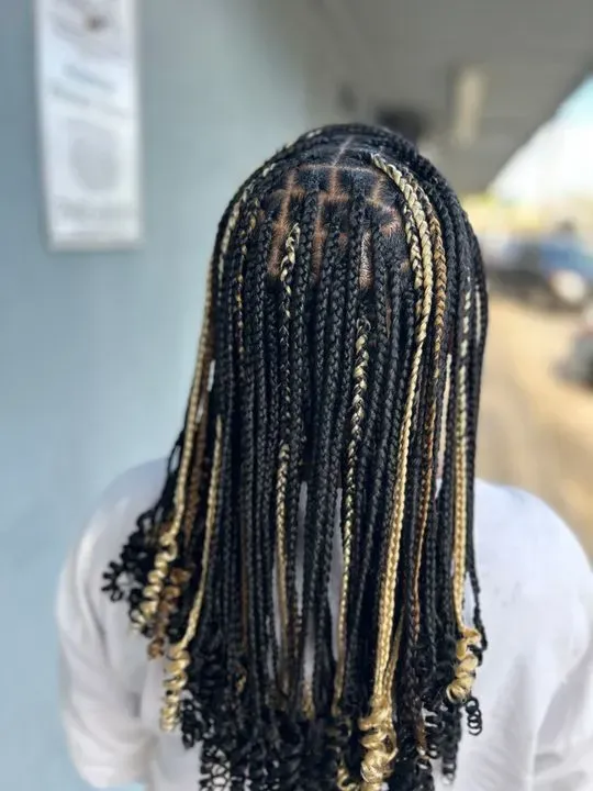 https://cdn.salonspotlight.com/photos/p573MZxly8tPbzxdL8wZ/c3d93705-e35c-4022-b6f5-78ed4cda18ea_720x720