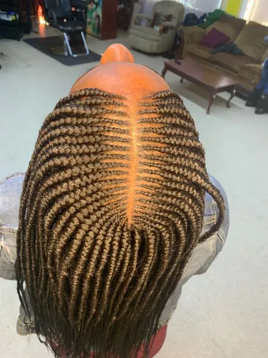 https://cdn.salonspotlight.com/photos/p573MZxly8tPbzxdL8wZ/dec62e78-6af6-4d86-bde6-99fbd281bf0e_720x720