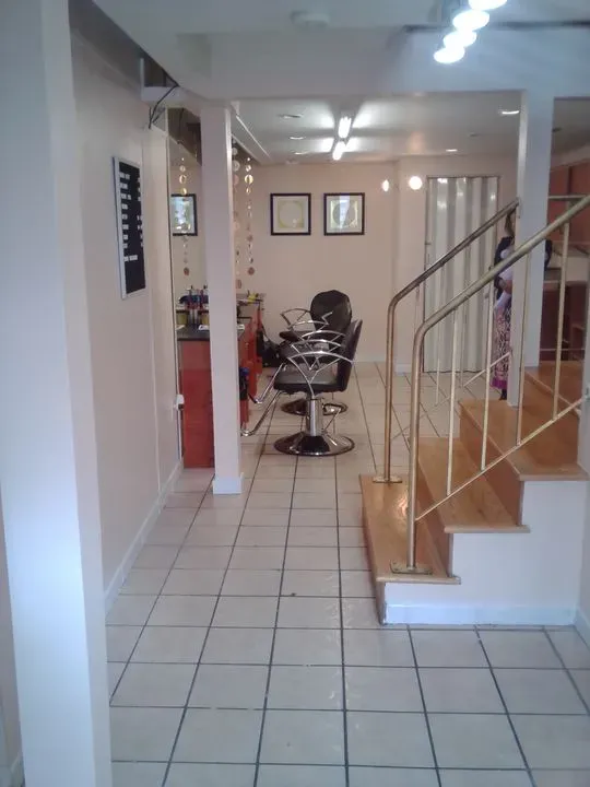 https://cdn.salonspotlight.com/photos/p7N9nRLCBEXk1D0B3rdY/73bd3c16-6d42-4525-a696-68e17afc25e3_720x720