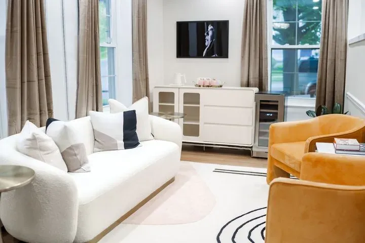 https://cdn.salonspotlight.com/photos/p8XlCz8XolkKFtMzAeKC/2a0c7c25-eed2-4b76-978a-d910654f8ce2_720x720