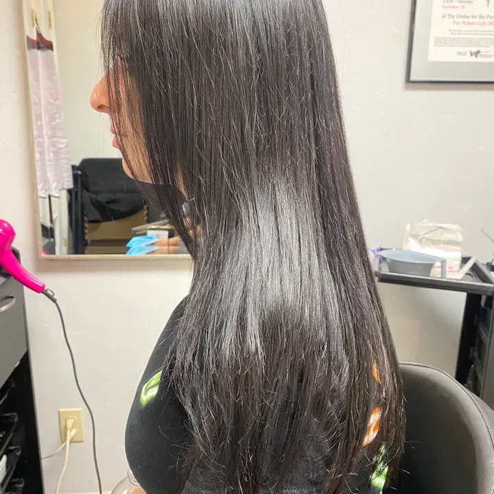 https://cdn.salonspotlight.com/photos/p9lRr7RkDZYC8opcMwo0/2de4bd03-806b-418a-a869-234323b583f2_720x720