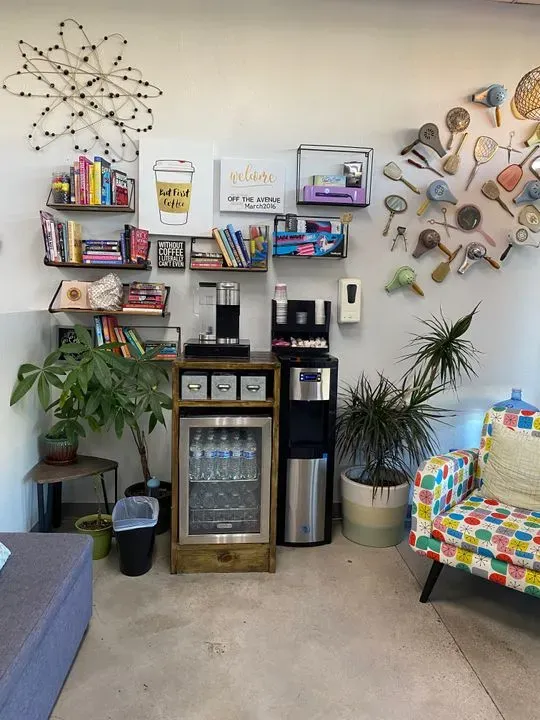 https://cdn.salonspotlight.com/photos/pAAcMj1DyYIdRaXwQKTy/ce1061a9-daaf-4932-a9d1-85825727fe96_720x720