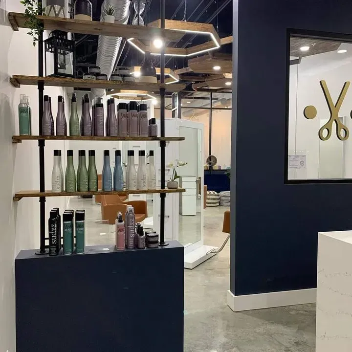 https://cdn.salonspotlight.com/photos/pAFt4kO5WjjxrzlMIJsZ/5dc2b8b0-6b6f-4c6f-9cb8-c0d3ebebe3ea_720x720