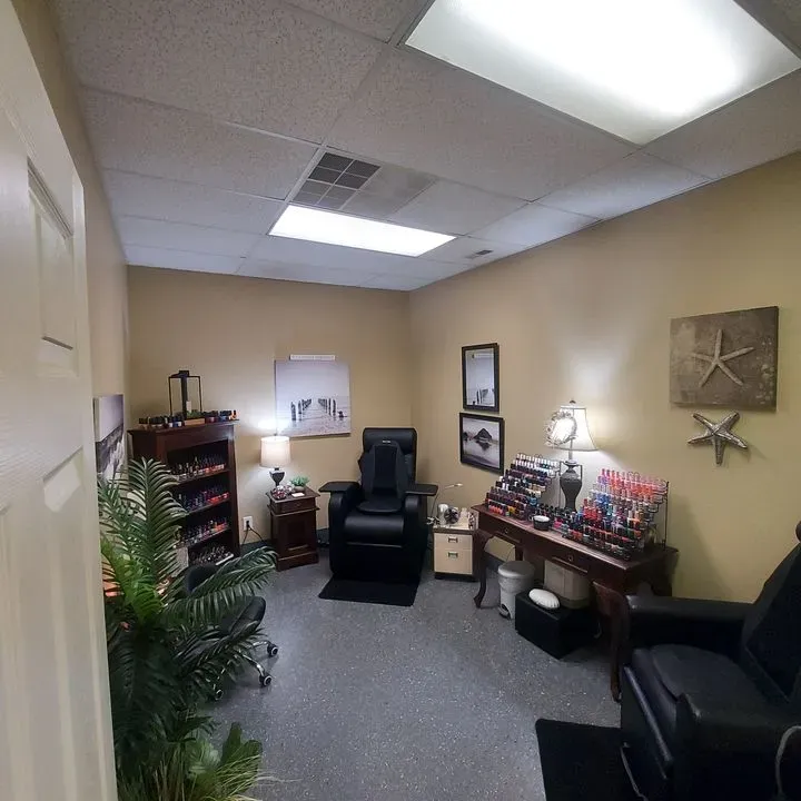 https://cdn.salonspotlight.com/photos/pAhhBRA2e75HZHfZXgs1/083c0d8d-264a-4cbd-b865-d7c3d40c5472_720x720