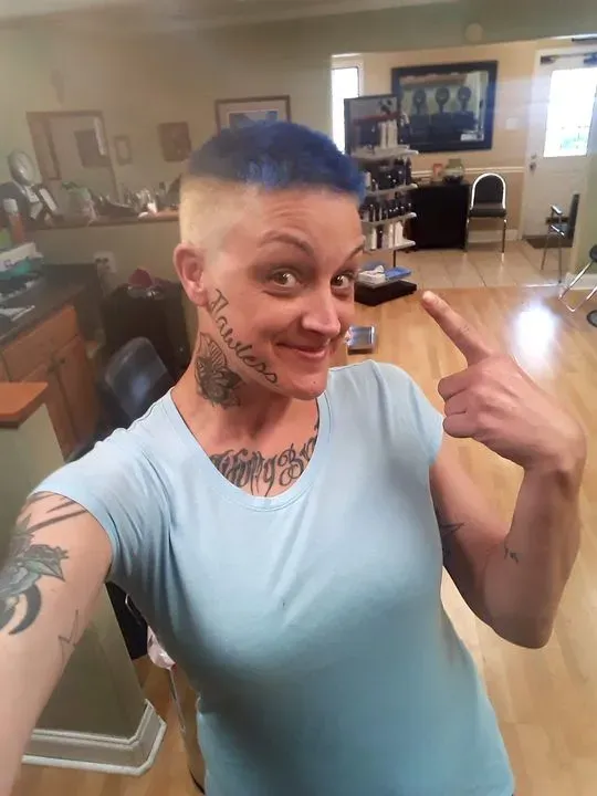 https://cdn.salonspotlight.com/photos/pAywcLmIdivPGh3FbKIX/d0f77762-839e-41d1-8e23-043c96105ff9_720x720