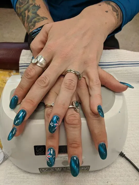 https://cdn.salonspotlight.com/photos/pCPSdRVFgd0qMVyYfqN8/ff50a717-ac9b-44f1-a865-54f86072eb6f_720x720