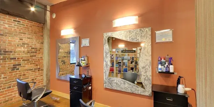 https://cdn.salonspotlight.com/photos/pCQWOttO3jvdzNGrTety/2ed4499b-8bf3-43a7-ad85-312390dbd696_720x720