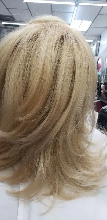 https://cdn.salonspotlight.com/photos/pDL16ZG7nnOLmHVqnxat/062f6640-e8a3-4626-adab-e1ccf9613e7f_720x720