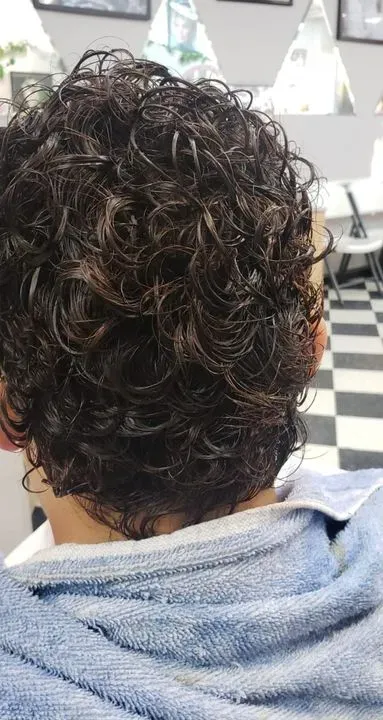 https://cdn.salonspotlight.com/photos/pDL16ZG7nnOLmHVqnxat/0f62226e-6396-482b-9b2b-012ea24b266c_720x720