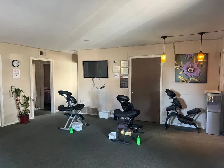 https://cdn.salonspotlight.com/photos/pEZiDYPiHlXn3IvxQrQ7/331946a1-953b-462e-a207-9f62c2b697b2_720x720