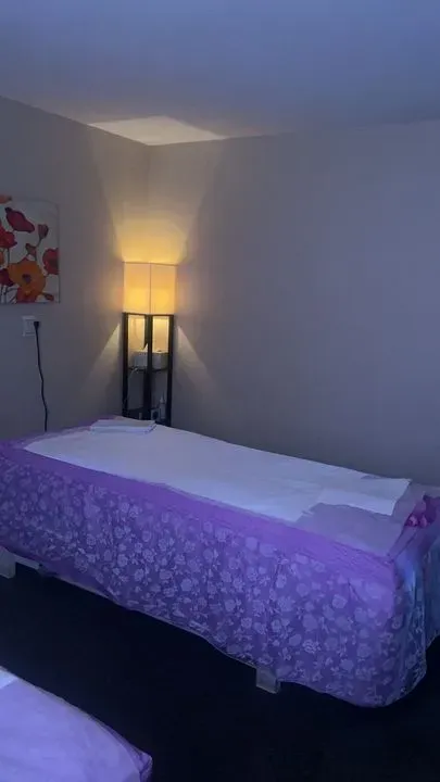 https://cdn.salonspotlight.com/photos/pEZiDYPiHlXn3IvxQrQ7/4d0cf7b6-60e6-46d7-817c-508de8d4b440_720x720