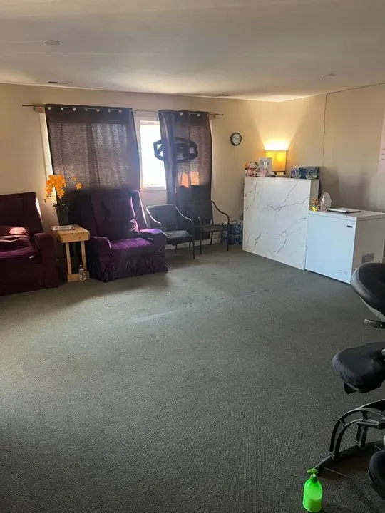 https://cdn.salonspotlight.com/photos/pEZiDYPiHlXn3IvxQrQ7/cc8643b8-b64e-4d3c-bc98-4be7fa663538_720x720