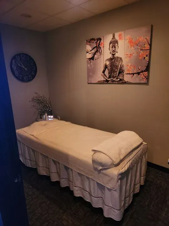 https://cdn.salonspotlight.com/photos/pH0DUp2dctnZEzbaRxpM/c16be77a-ac80-4cfe-8916-7860127b80d4_720x720