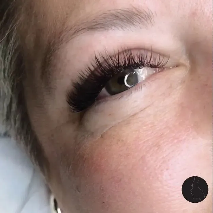 https://cdn.salonspotlight.com/photos/pJ67c8lDB7mxgU0ceRDt/0b7b5c56-6bab-445e-bbde-15ce810f0c1b_720x720
