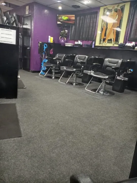https://cdn.salonspotlight.com/photos/pJnrj2g9bpGBJXJzdHE8/8895e6ae-c90b-4a1c-84b3-e65f1ddb2a06_720x720