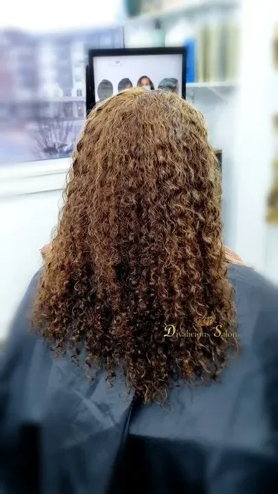 https://cdn.salonspotlight.com/photos/pJwOKRT1E3VxIT1LX5Hd/91ffc27d-d695-4a11-aba2-bc41cd1e01f9_720x720