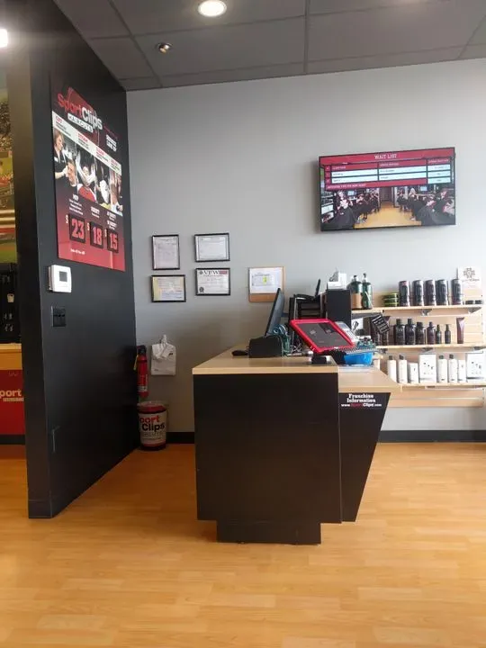https://cdn.salonspotlight.com/photos/pKjTjTKwdVBBGFA1AzfY/6b1969ef-7a09-4c0f-a6f7-81a96715481b_720x720